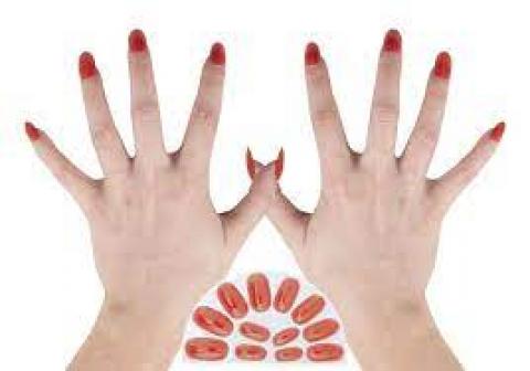 12 faux ongles rouges avec adhésif