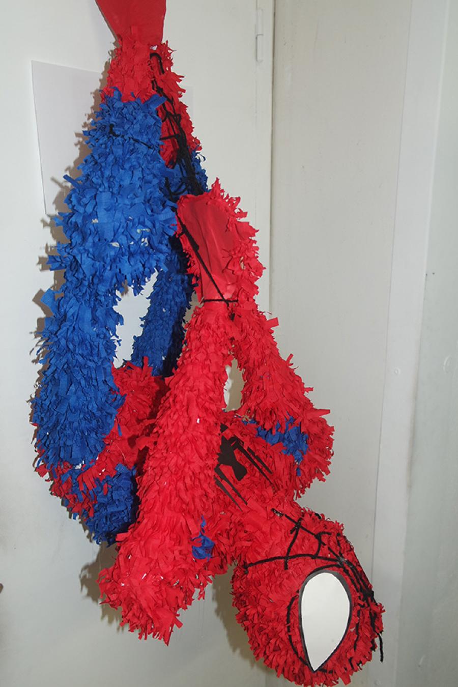 Pinata spiderman fabrication artisanale