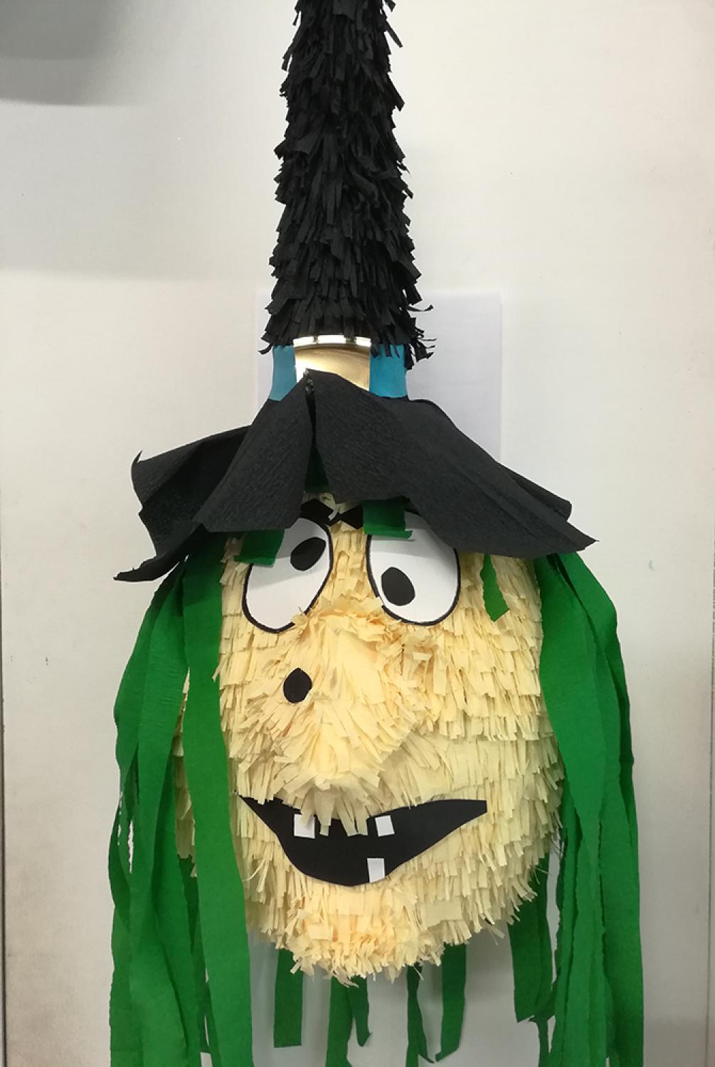 Pinata sorcière fabrication artisanale