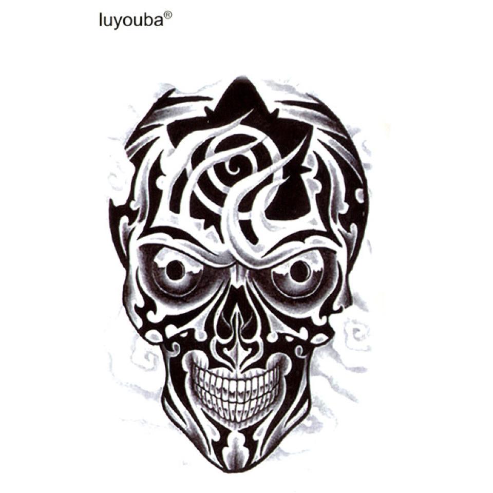 Tatouage temporaire tête de mort tribal