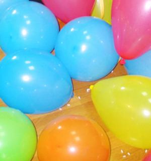 100 ballons 21 cm multicolores