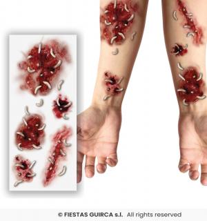 Tatouages blessures vers asticots sous la peau