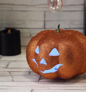 Citrouille 17cm lumineuse LED