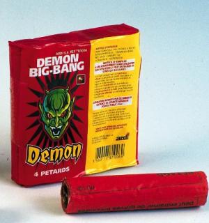 2 paquets de 4 pétards Démon Big Bang