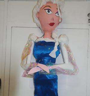 Pinata Elsa reine des neiges fabric. locale