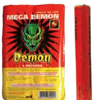 1 paquet de 4 pétards Mega Démon